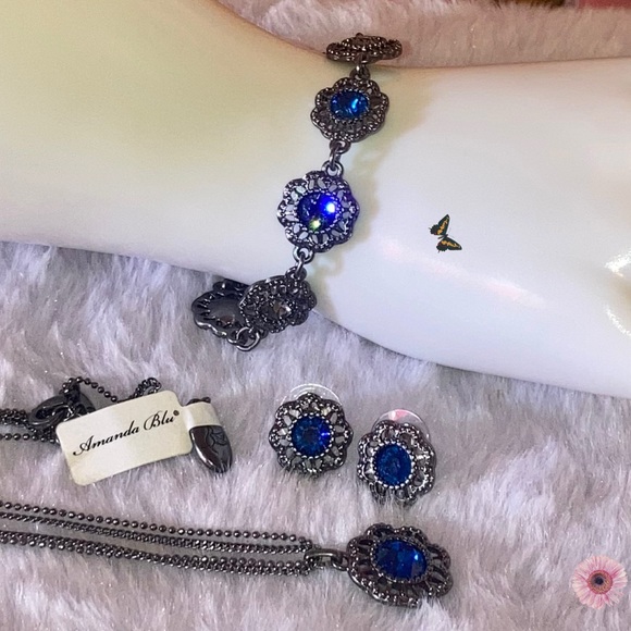 Blue Crystal & Hematite Statement Necklace Earrings Set - Picture 11 of 12